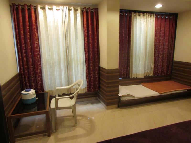 Hotel Laxmi Palace Shirdi Exterior photo